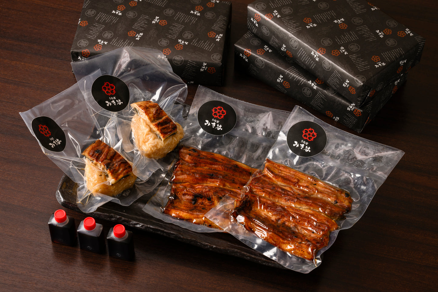 蒲焼2枚、鰻おにぎり2個